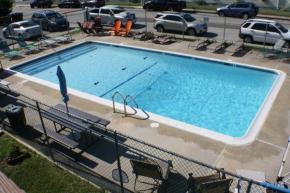 Bayside 1st Floor OC 2 br/1ba pool condo close to Jolly Roger/Convention Center